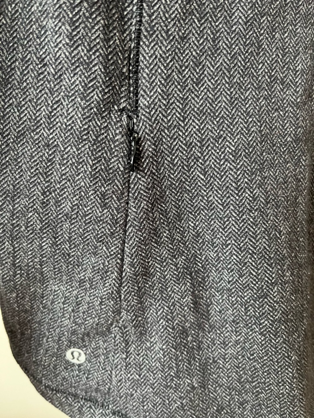 Lululemon Runderful Long Sleeve Herringbone Heathered Black/Grey Top US 6 - Picture 12 of 15